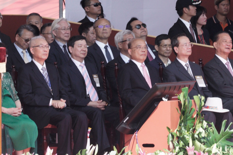 前副總統吳敦義等人出席國慶典禮。   圖：張良一/攝