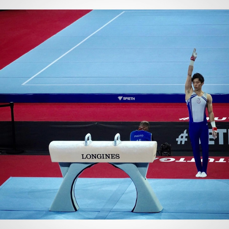 「鞍馬王子」李智凱12日在世界體操錦標賽鞍馬決賽，以總分15.433分摘下銀牌，也是台灣首位連續2屆在世錦賽奪牌的好手。   圖/李智凱臉書