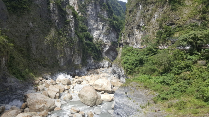 燕子口步道是立霧溪峽谷最膾炙人口的一段，沿路可欣賞欣賞太魯閣峽谷、壺穴、湧泉、印地安酋長岩。   圖：翻攝自太管處網站