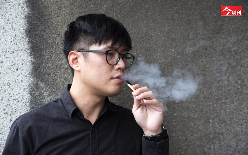 10月7日，美國國家衛生研究院證實，含尼古丁電子煙霧會對老鼠產生致癌作用，讓這項產品對人體的風險再次受到關注。但台灣因法令不完善，電子煙在市面上仍暢行無阻。   圖：今周刊/提供