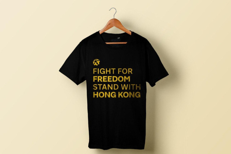 台裔美國球迷發起募款，製作挺反送中T恤，預計與火箭總經理摩瑞的推特發文一樣「爭取自由、挺香港」。   翻攝自GoFundMe官網