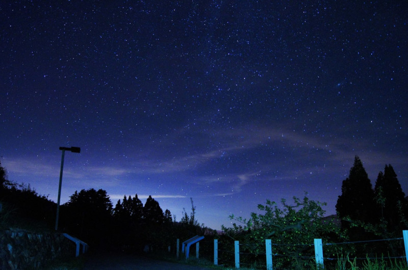 今年獵戶座流星雨極大期落在10月22日，無光害的地方每小時可看到超過20顆流星。   圖：翻攝自福壽山農場臉書（示意圖）