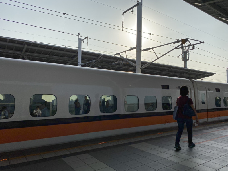 因應明年大選，高鐵於明年1/10到13日加開54班次列車。   圖：閻芝霖/攝
