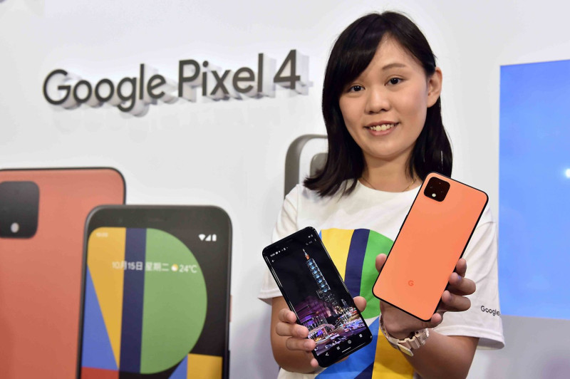 Google新機Pixel 4系列今天在台上市，有「純粹黑」、「就是白」和限量「如此橘」共3色。   圖：台灣大提供