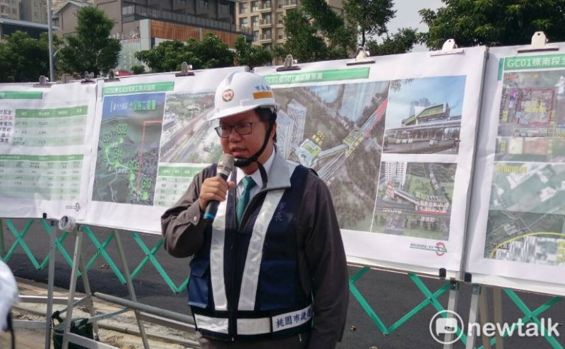 鄭文燦視察捷運綠線八德高架段工程，對於進度超前，他表示相當滿意。   圖：林昀真／攝