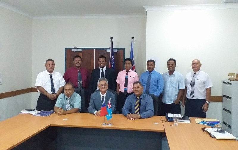 我國駐吐瓦魯大使蘇仁崇9月與吐瓦魯新總理拿塔諾及內閣全員會面。   圖 :	擷取自吐瓦魯大使館推特