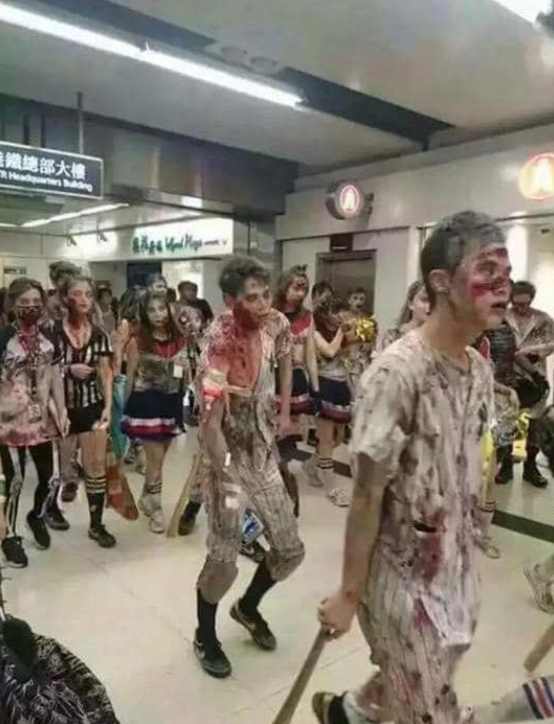 萬聖節當日香港民眾化濃妝扮殭屍   圖：翻攝自「傑出男公關」臉書