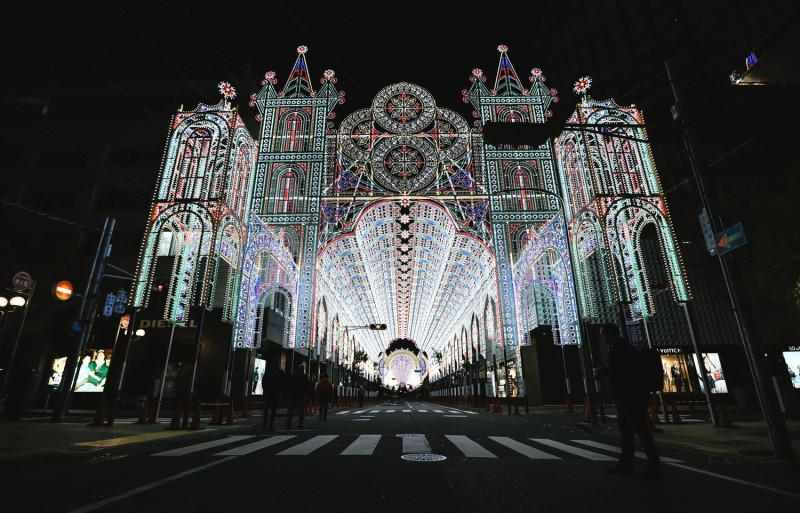 神戶的光之祭典是關西三大冬季點燈祭典之一，每年12月初舉辦都會湧入百萬遊客。   圖：翻攝自日本旅遊活動臉書