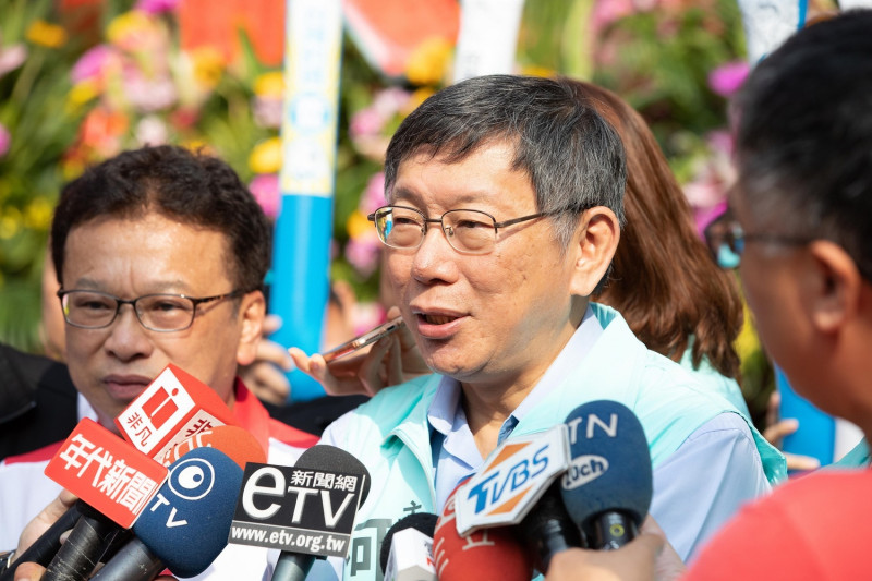 民進黨總統參選人蔡英文今（17）日正式宣布「蔡賴配」成形，台北市長柯文哲上午受訪時表示，2020大選已進入像籃球比賽的「垃圾時間」。   圖：台灣民眾黨/提供 (資料照片)