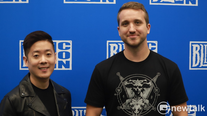 《暗黑破壞神IV》首席系統設計師David Kim（左）與首席視覺特效設計師Daniel Briggs（右）接受了媒體聯訪。   圖：簡育詮/攝
