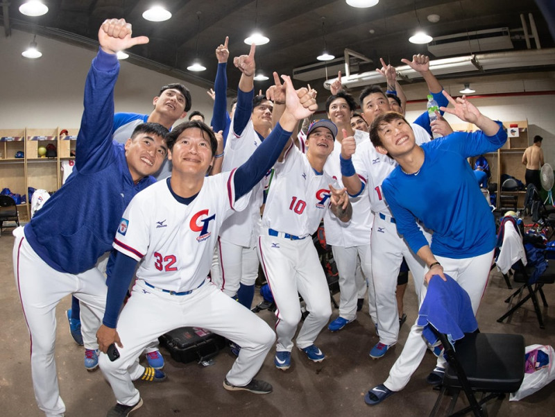 12強世界棒球錦標賽，台灣成功晉級6強， 但拿到前進東京奧運的門票還要「過兩關」。   圖：翻攝自中華民國棒球協會粉絲團FB