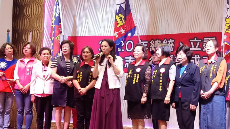 國民黨總統參選人韓國瑜的夫人李佳芬。   圖：翻攝屏東縣婦女志工後援會臉書