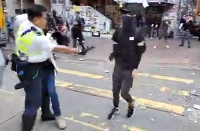 針對今日示威者中實彈，民間團體「香港人權監察」呼籲，開槍警員應停職並進行徹查。   圖 :	翻攝自香港人權監察臉書