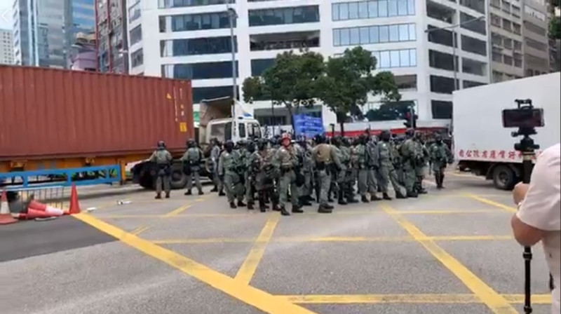 香港「雙11」發起「大三罷」，12日警民衝突持續。   圖：翻攝立場新聞臉書直播