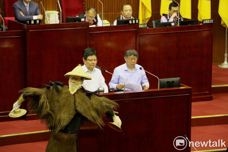民進黨議員王世堅指控台北市長柯文哲有新五大案，宛如稻草人一般無感。   圖：周煊惠 ／攝