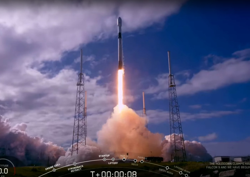 美國太空探索科技公司（SpaceX）今天把第2批共60枚小型衛星送上太空。   圖：截取自SpaceX  youtube