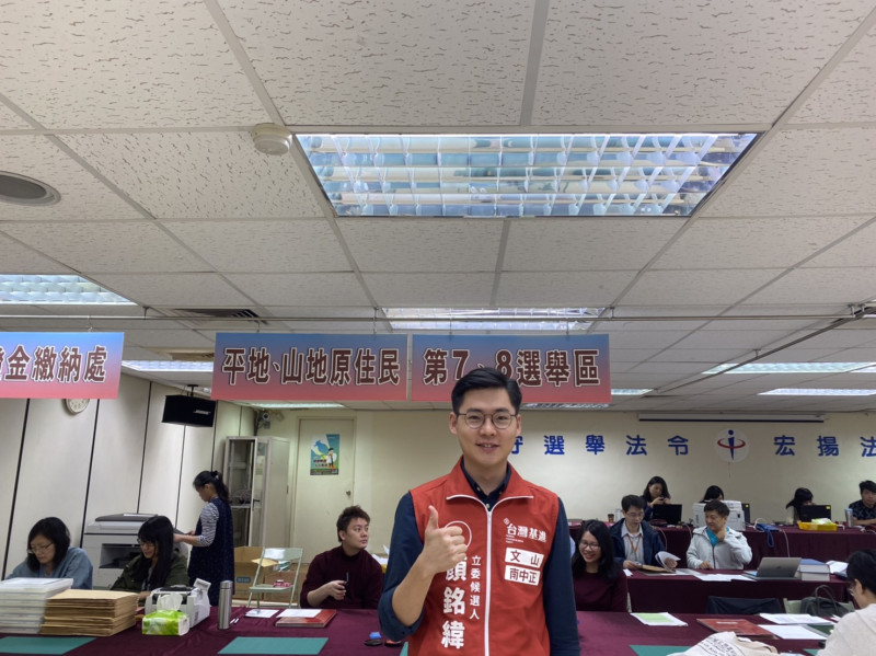 參選台北市第八選區的台灣基進立委參選人顏銘緯。   圖：台灣基進 / 提供