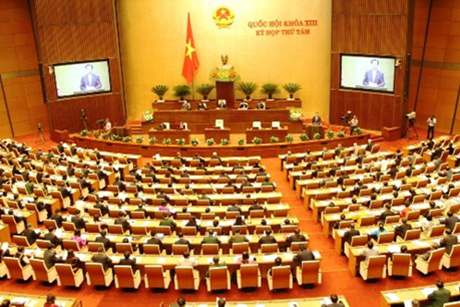 越南國會今天通過勞動法修正案，把男女性公務員和勞工退休年齡，由目前的60歲和55歲，分別延後到62歲和60歲。   圖 : 翻攝自新華網
