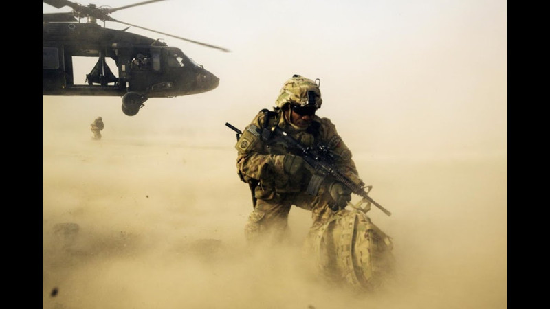 美國駐阿富汗部隊表示，1架美軍直升機今天在阿富汗境內墜毀，機上2名軍人喪命。示意圖。   圖 : 翻攝自youtube