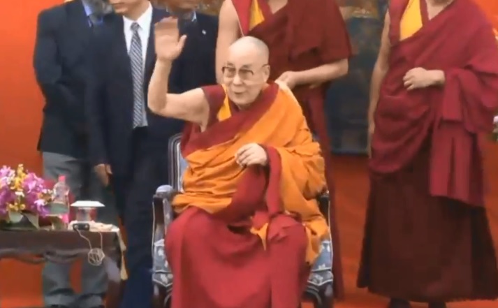 達賴喇嘛應邀在新德里以「克服憤怒與焦慮」為題發表演說，   圖：翻攝達賴喇嘛臉書影片