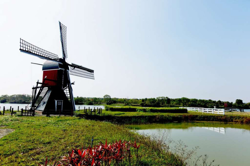 台南德元埤荷蘭村有濃厚的荷蘭風情，今年用梵谷為主題，打造歐洲氣息的主題節慶。   圖：翻攝自台南旅遊網