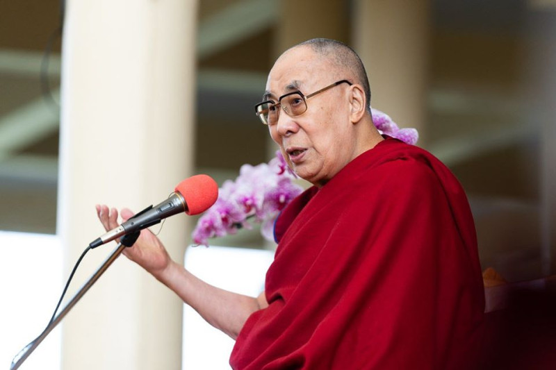 84歲的第十四世達賴喇嘛年事已高，轉世問題受到中國當局放話干預。   圖：翻攝自達賴喇嘛臉書