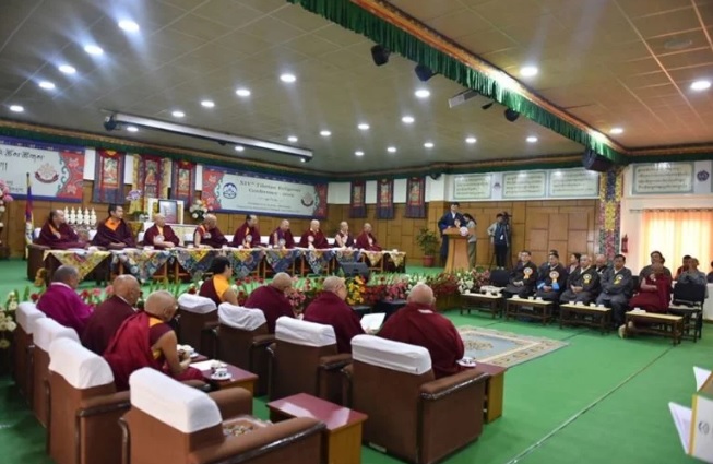 第十四次流亡藏人宗教大會27日在印度達蘭薩拉召開，多達117位藏傳佛教宗教大老出席，討論達賴喇嘛轉世議題。   圖：藏人行政中央政府/Tenzin Pheden/CTA