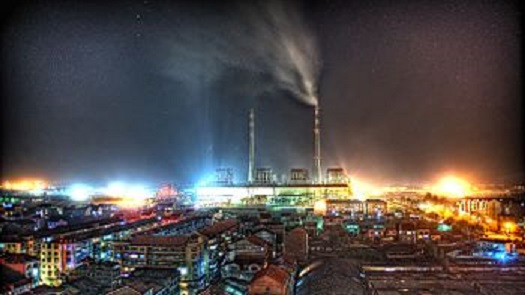火力發電廠製造大量空汙。   圖 : 翻攝自維基百科