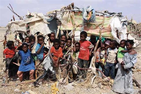 辛巴威正面臨「人為」飢荒，有60%人民無法滿足基本糧食需求。   圖 : 翻攝自頭條號/歷史趣談