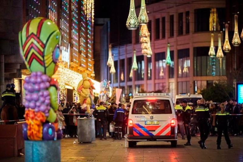 海牙的大市場購物街（Grote Marktstraat）驚傳攻擊事件。   圖：翻攝自David Vance推特