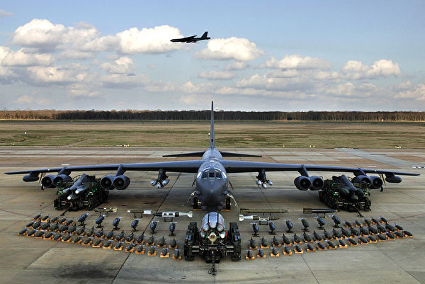 航機追蹤推特Twitter「Aircraft Spots」昨天披露，兩架美軍B-52H轟炸機關島起飛後進入台北飛航情報區後返回駐地。   圖 : 翻攝自維基百科