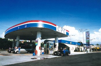 中油宣布，國內汽、柴油價格明日起各調降0.2元。   圖：中油／提供