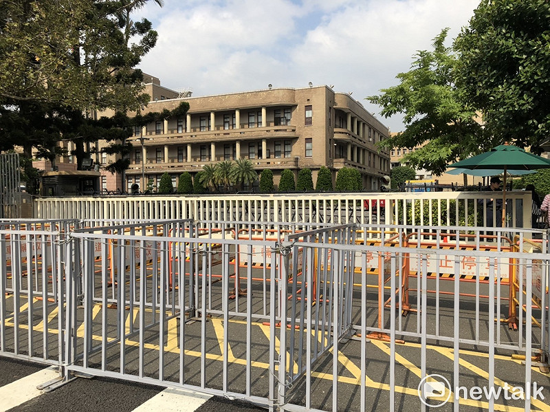 立院周遭擺滿柵欄。 圖:謝莉慧/攝