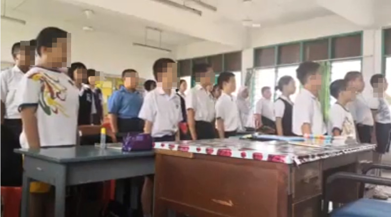 網路日前流傳一支馬來西亞小學生用「華語」唱馬國國歌的影片，引來不少馬來人不滿。   圖：翻攝自youtube影片