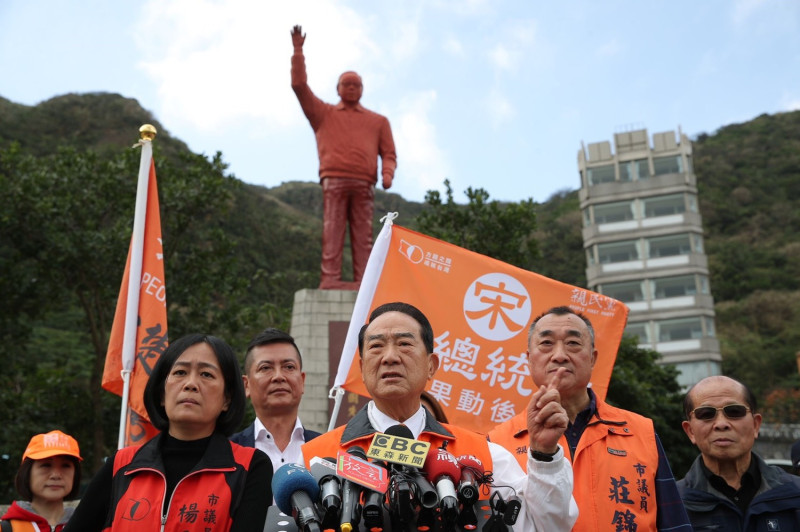 宋楚瑜提醒柯文哲「台灣人有情有義」，要柯別老是針對親民黨。   圖：親民黨/提供