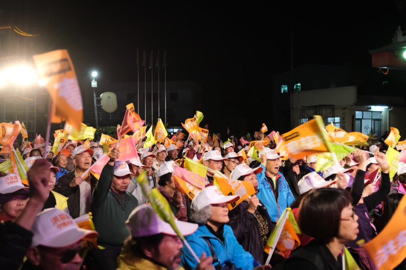 立法委員洪慈庸規劃「2020台灣勝利音樂節」活動，現場1500人大爆滿。   圖／洪慈庸辦公室提供