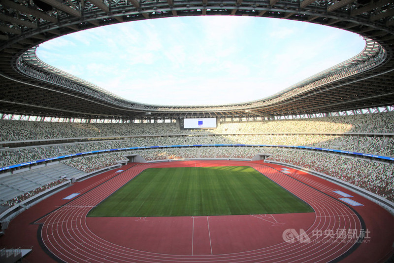 2020年東京奧運暨帕運主場館國立競技場15日舉行竣工典禮。這座場館為地上5層、地下2層建築，花3年時間興建。   圖／中央社提供