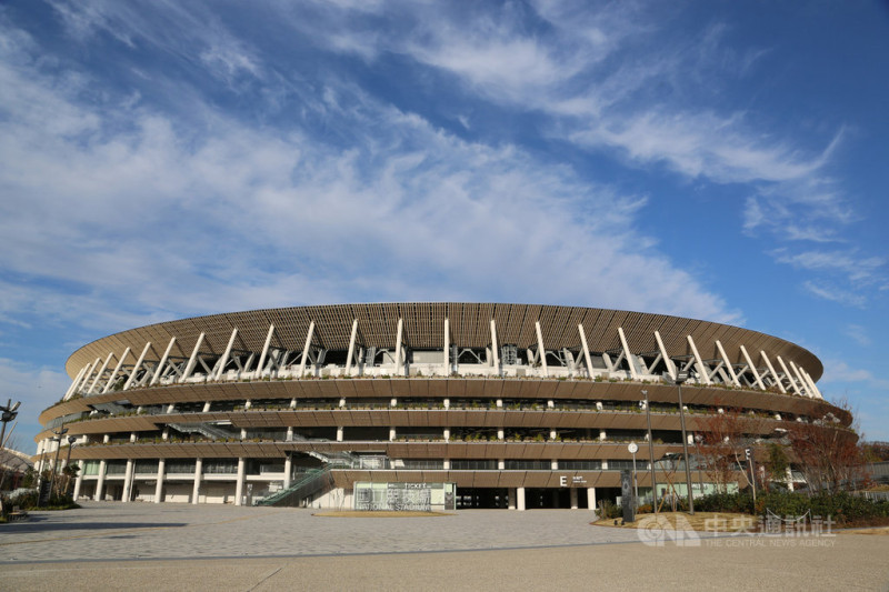 2020年東京奧運暨帕運主場館國立競技場15日舉行竣工典禮。 因大量使用日本國產木材，被稱為「森林體育場」。採用日本傳統建築技法「和」的設計元素是主要特徵之一。   圖／中央社提供