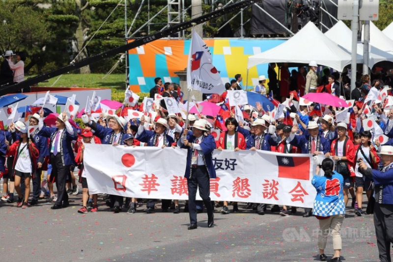 民國108年雙十國慶期間，19位日本國會議員組團來台參加國慶大遊行。   圖：中央社