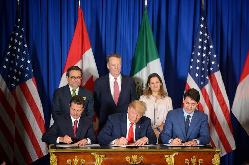 美國、加拿大和墨西哥簽署新版北美貿易協定。圖前左起為墨西哥總統潘尼亞尼托、美國總統川普、加拿大總理杜魯道。資料照片。   圖 : 翻攝自twitter.com/EPN