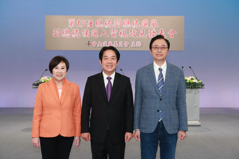 2020副總統政見發表會，親民黨副總統候選人余湘（左起）、民進黨賴清德、國民黨張善政。   圖：中選會 / 提供