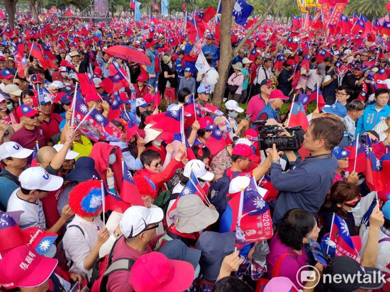 挺韓大遊行宣布突破15萬人。   圖：黃建豪/攝
