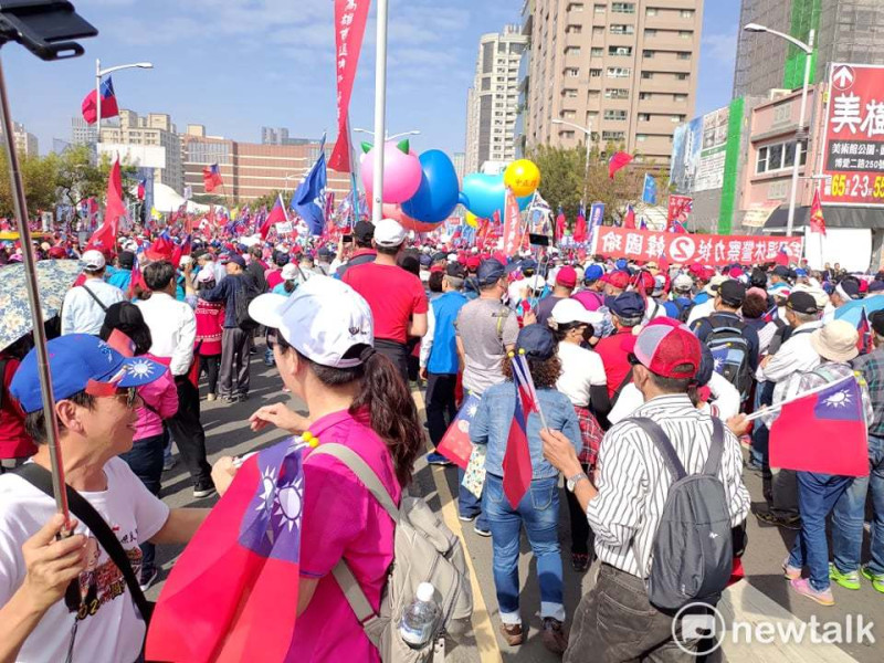 挺韓大遊行宣布突破15萬人。   圖：黃建豪/攝