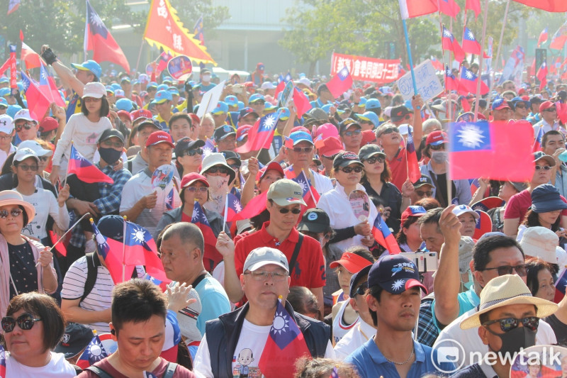 挺韓遊行，支持者在韓營主導下，高舉國旗參與。   記者：黃建豪/攝（資料照片）