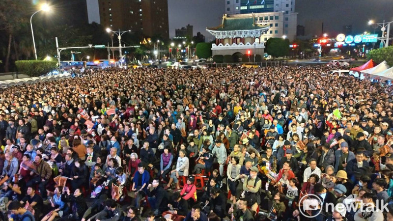 現場湧入三萬民眾。   圖：陳佩君／攝