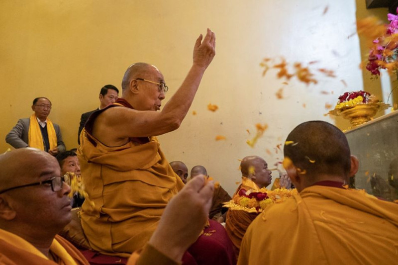 達賴喇嘛朝拜佛祖。   圖：翻攝達賴喇嘛臉書
