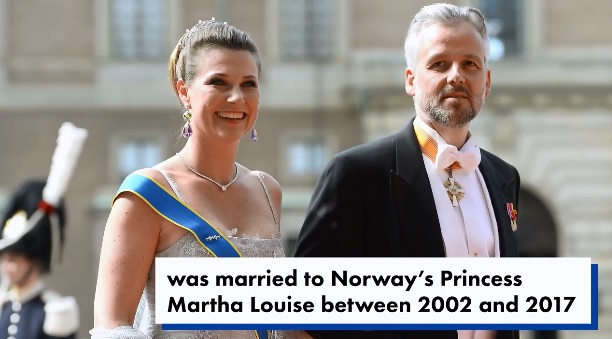 貝恩（右）2002年與挪威公主瑪莎締結連理，但婚姻只持續14年。   圖：翻攝自pagesix.com影片