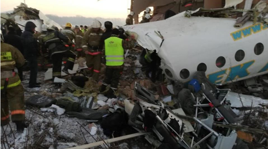 哈薩克阿拉木圖（Almaty）國際機場表示，一架載有95名乘客的飛機今天在阿拉木圖附近墜毀。   圖 : 翻攝自新浪網