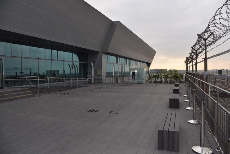 桃園機場二航廈北側觀景台上層與清潔維護完成後的南側觀景台均將於12月28日開放。   圖：桃園機場／提供