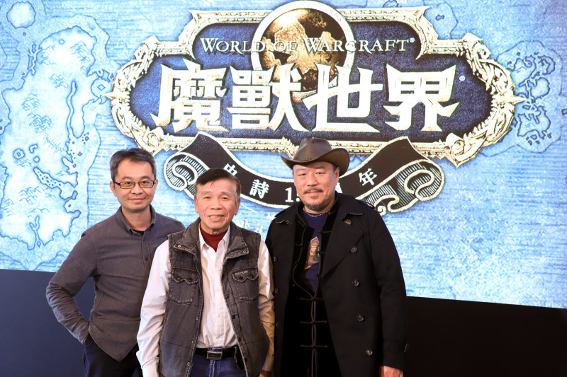 由左至右分別是：台灣唯一樂高認證大師黃彥智、台灣國寶級電影看板大師謝森山、木雕創作者15年暨《魔獸世界》資深老玩家林昭辰。   圖：陳耀宗／攝